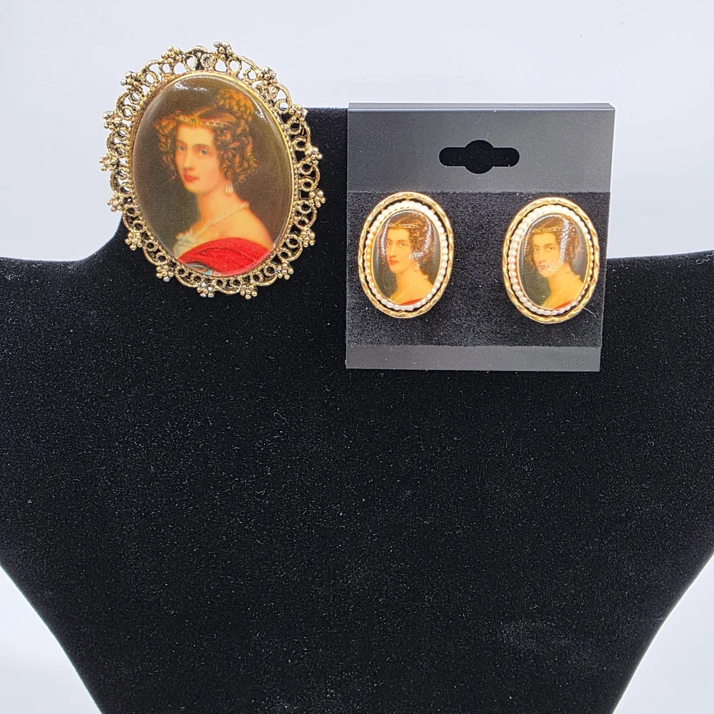 Vintage Signed ART Portrait Brooch Or Pendent and Coordinating Earring Set